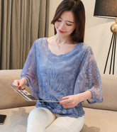 Blusa de gasa con encaje y media manga y cuello redondo